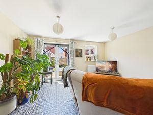 Lounge/Diner- click for photo gallery
